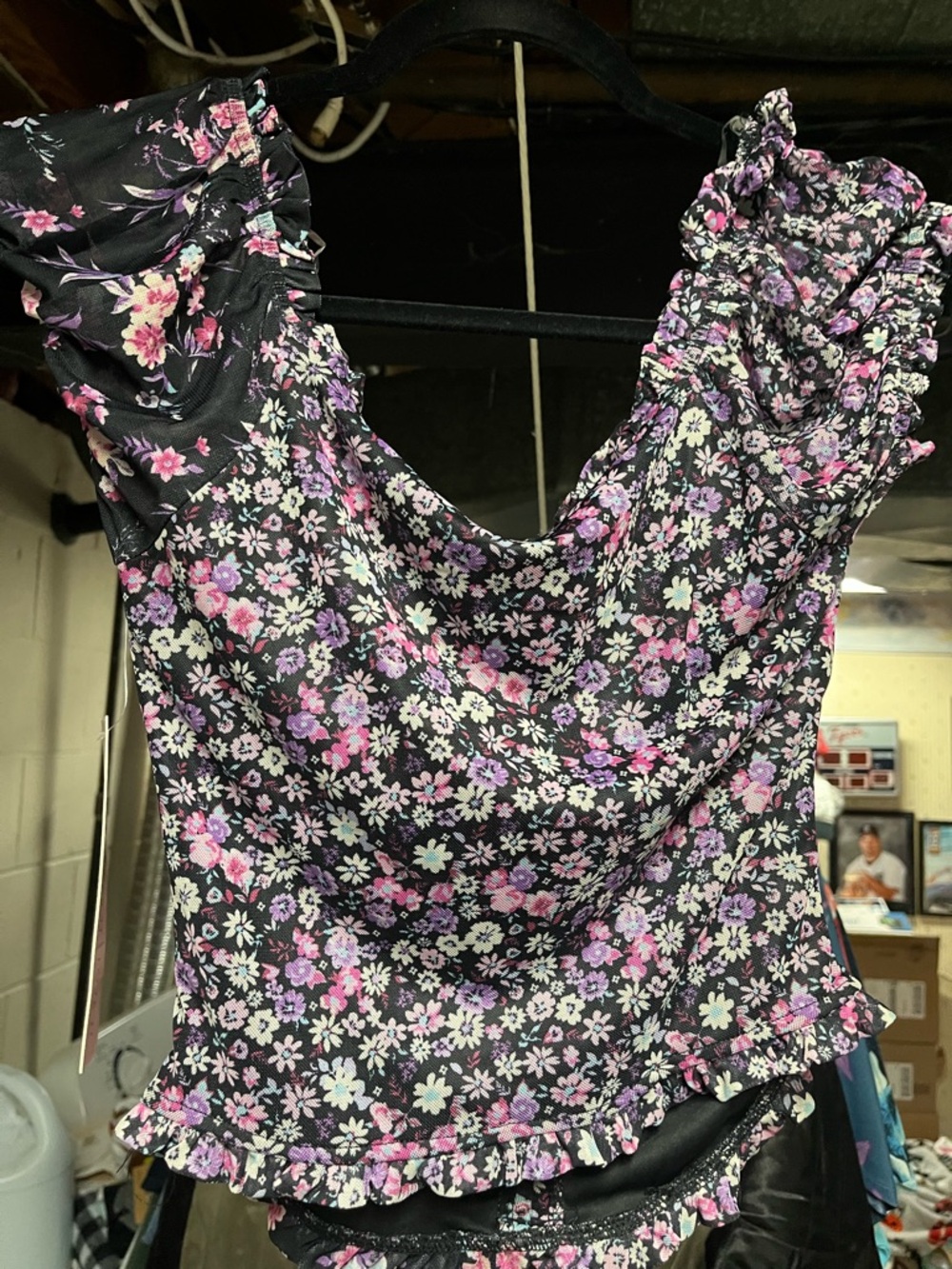 Floral Ruched V-Neck Top - Black with Pink & Purple Flowers NWT Size Medium - Picture 2 of 6